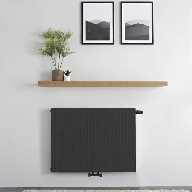 H40 x B100 T22 - Paneelradiator C8 Geribbelde voorzijde Mat Zwart