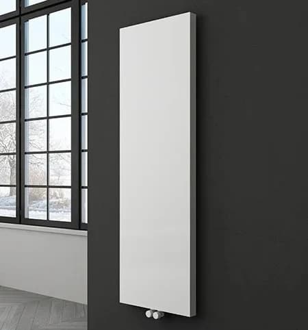 Verticaler radiator met vlakke voorzijde wit